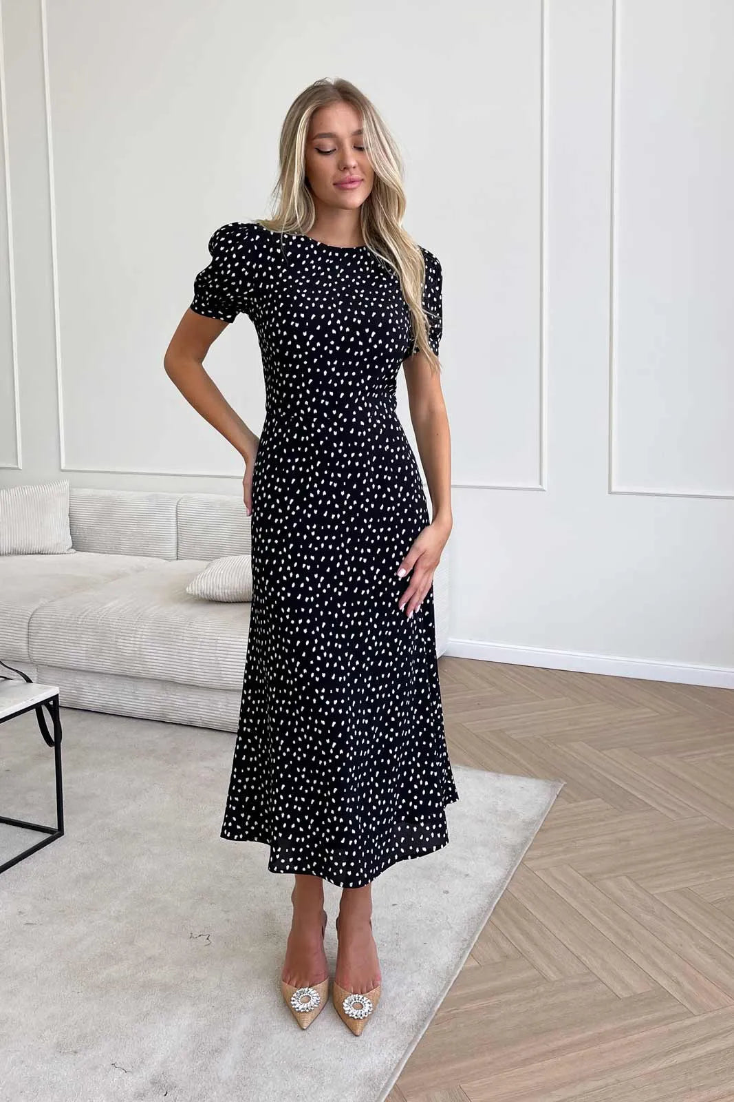 Fitted short sleeve midi dress